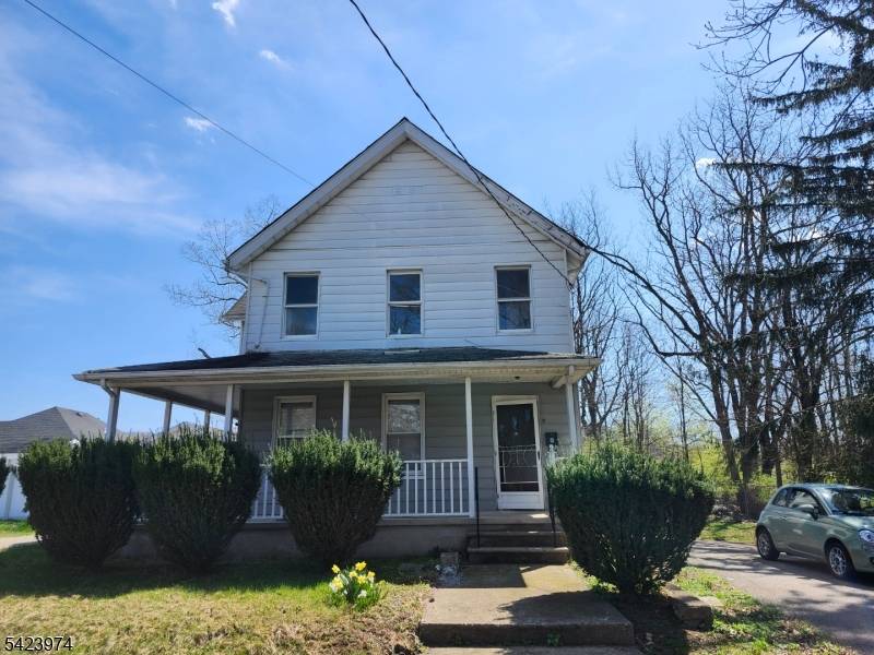 5 Locust St, Wanaque Boro, NJ 07420