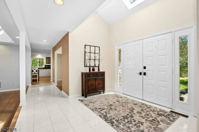25 Ravenswood Ln, Scotch Plains Twp., NJ 07076