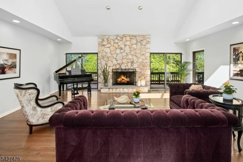 25 Ravenswood Ln, Scotch Plains Twp., NJ 07076