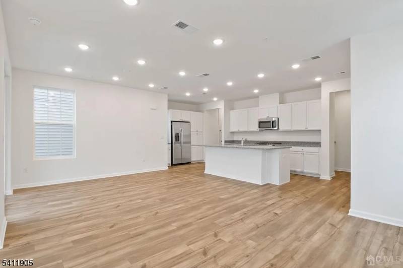 735 Station Rd, Dunellen Boro, NJ 08812