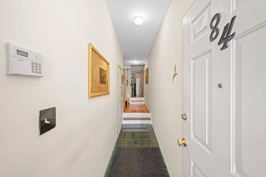 84 Long Pond LN, Staten  Island, NY 10304
