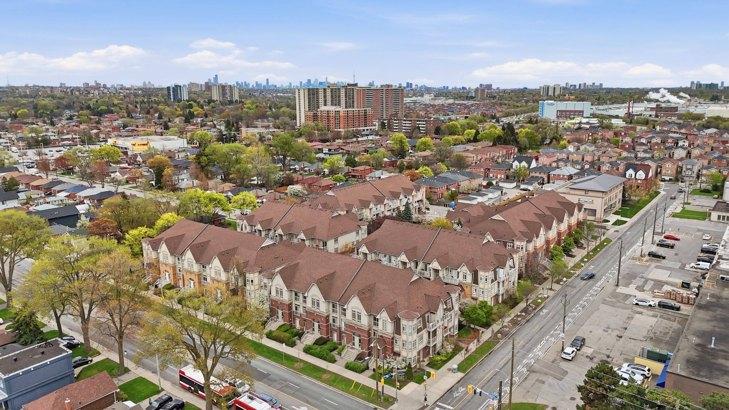 11 Pine ST #15, Toronto W04, ON M9N 0A6