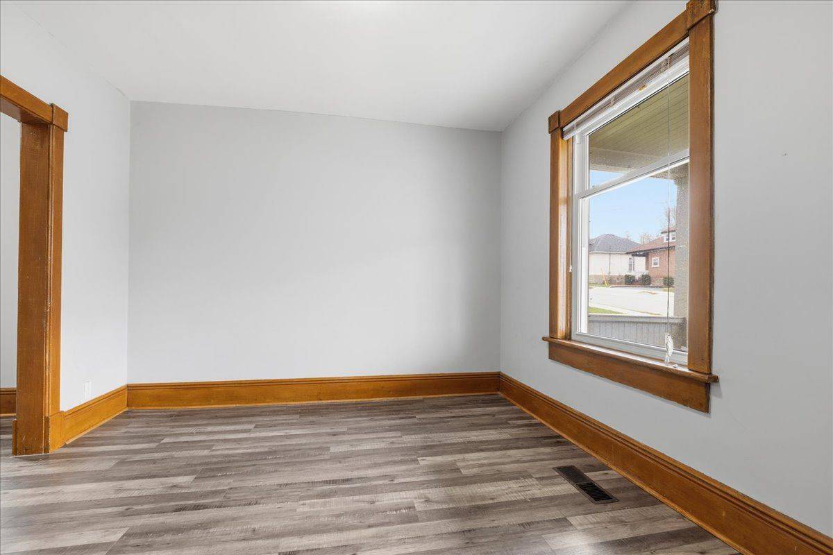 12 Todd ST, Cambridge, ON N1R 1G5