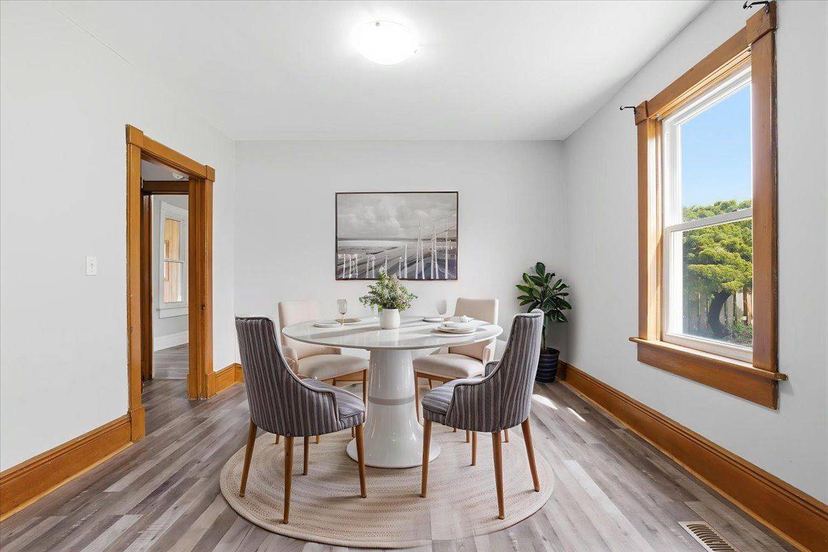 12 Todd ST, Cambridge, ON N1R 1G5