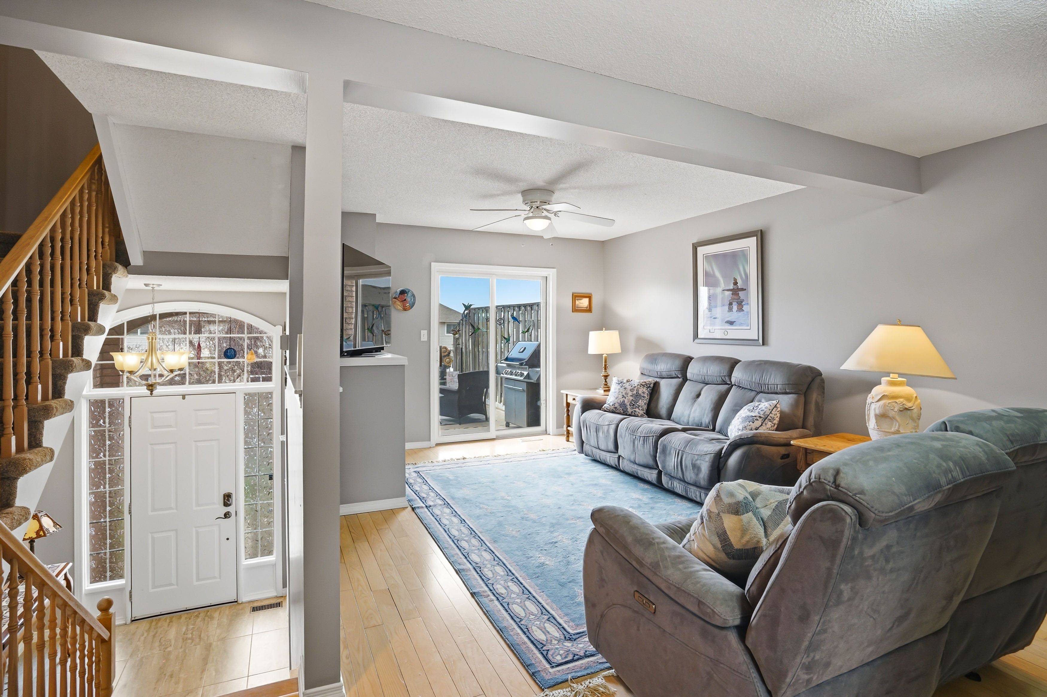 176 Livingston AVE #3, Grimsby, ON L3M 5P1