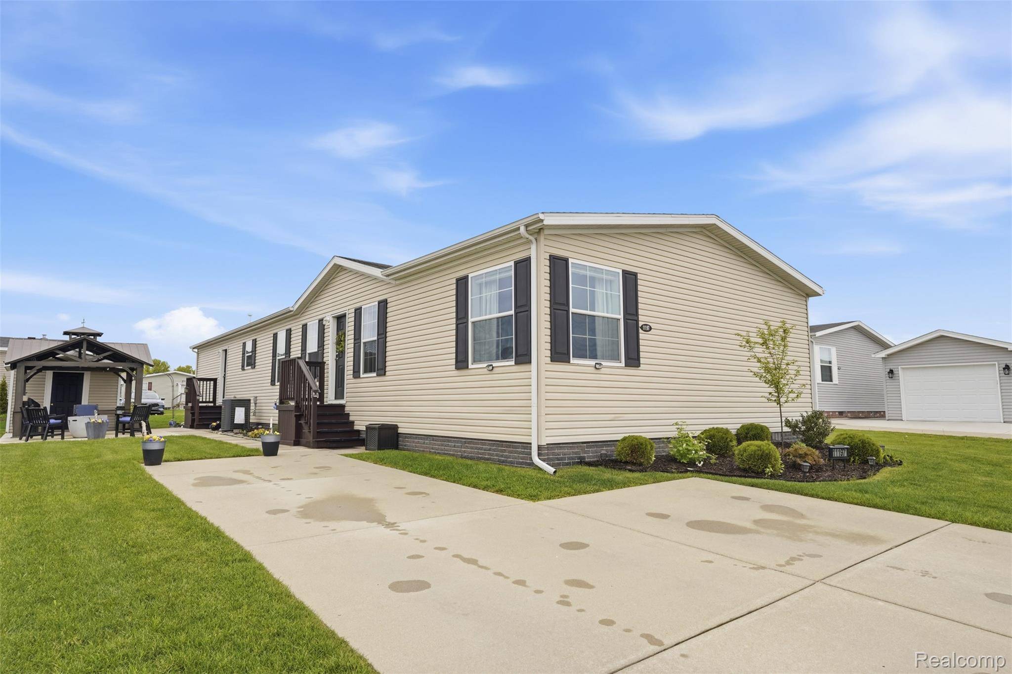 11197 Dogwood CT, Green Oak Township, MI 48178