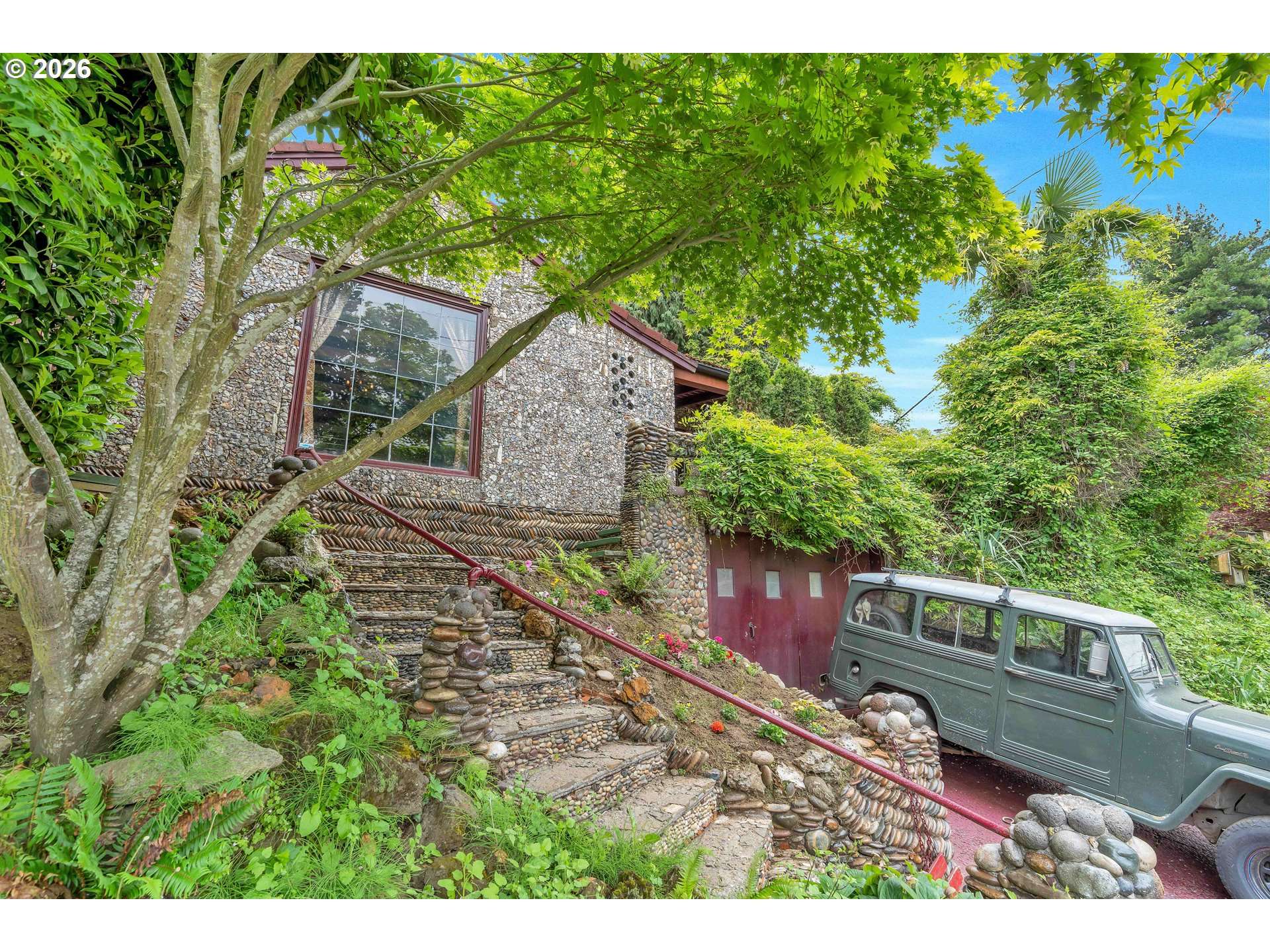 6134 E BURNSIDE ST, Portland, OR 97215