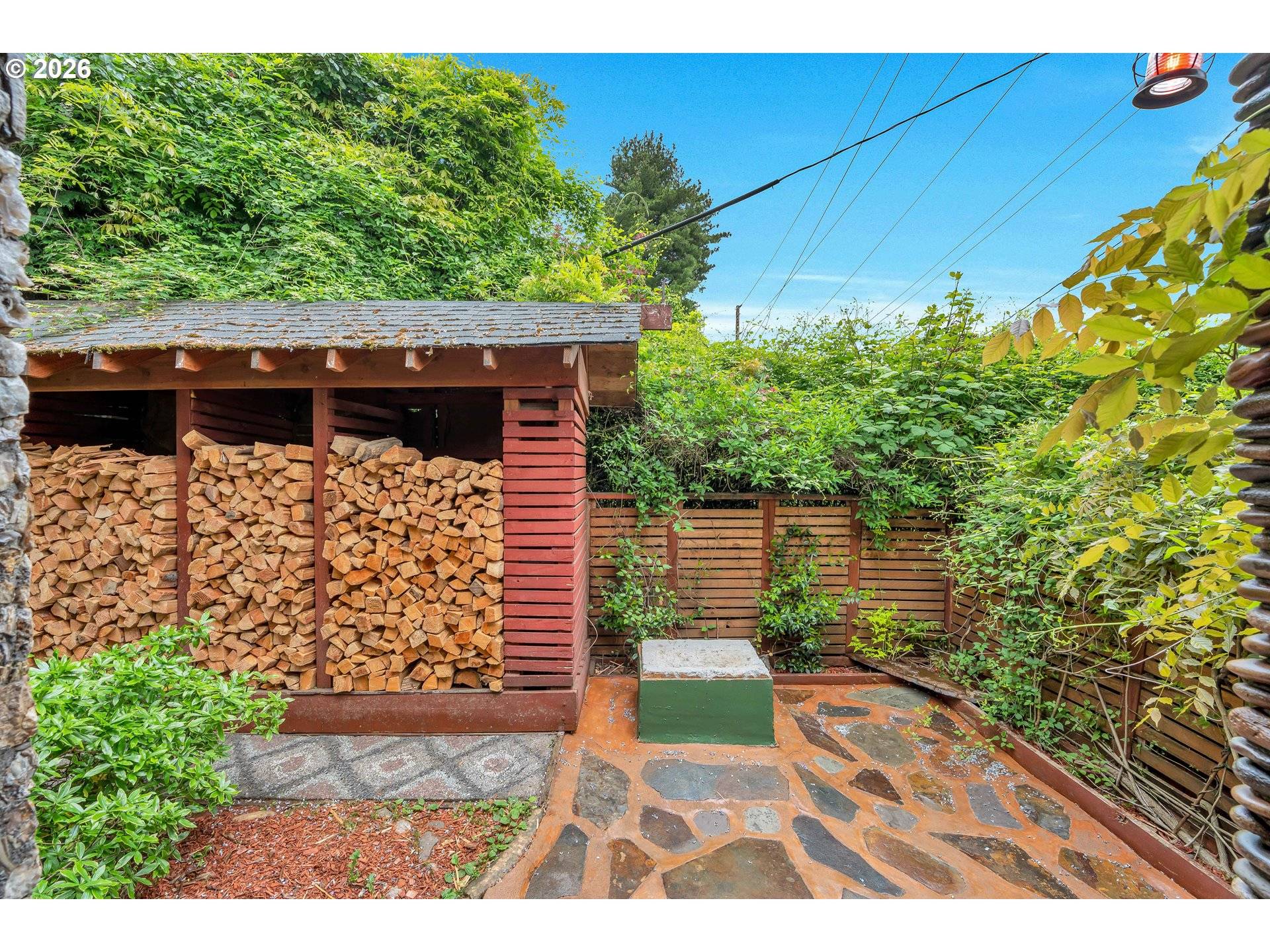 6134 E BURNSIDE ST, Portland, OR 97215