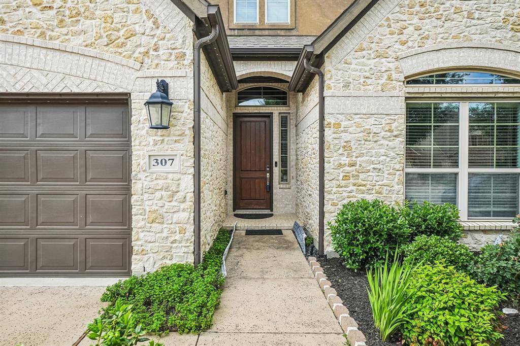 307 Ridgewood Drive, Lewisville, TX 75067