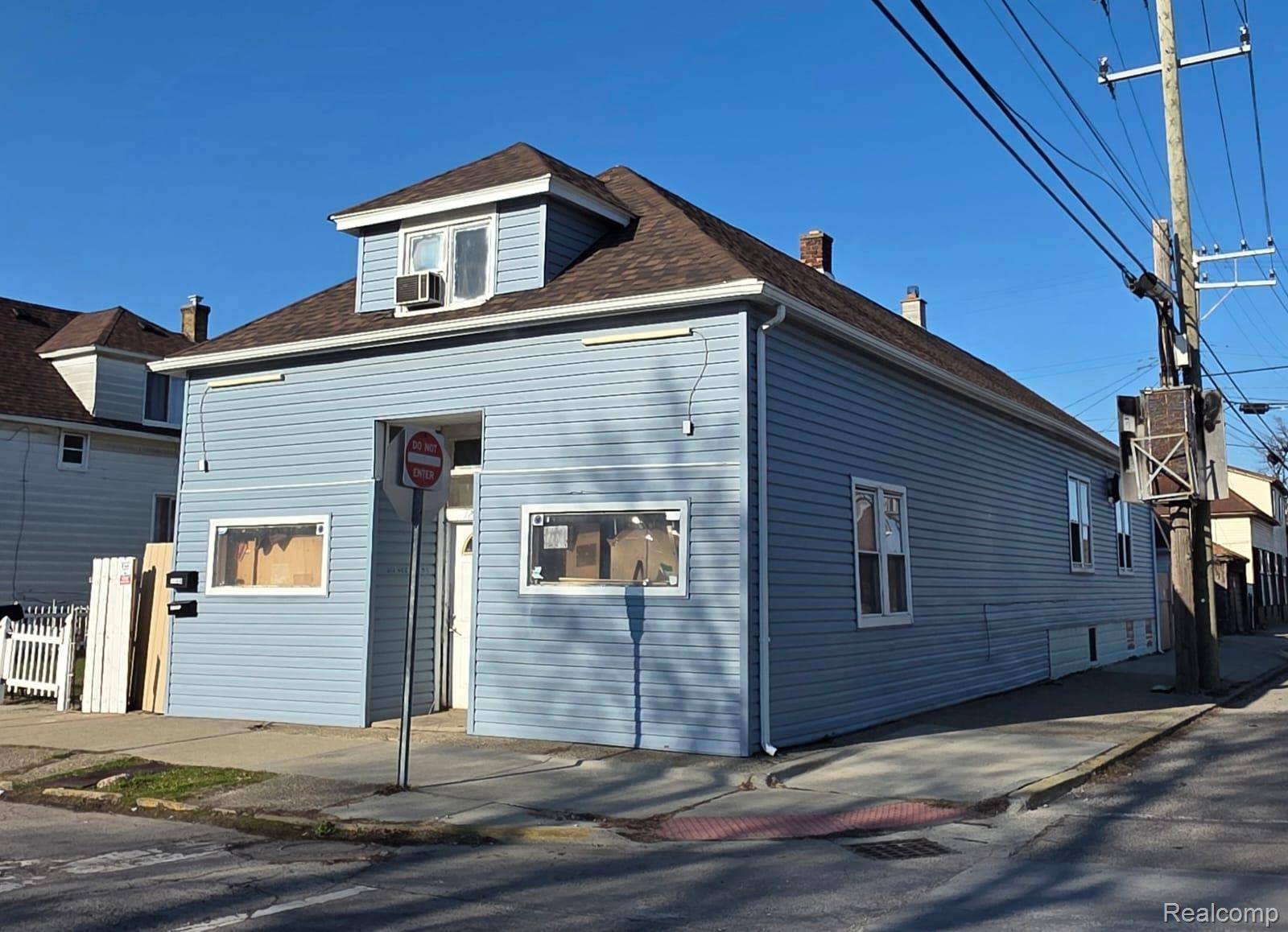 12000 Charest ST, Hamtramck, MI 48212