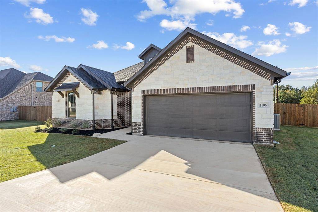 2106 Briarwood Drive, Bridgeport, TX 76426