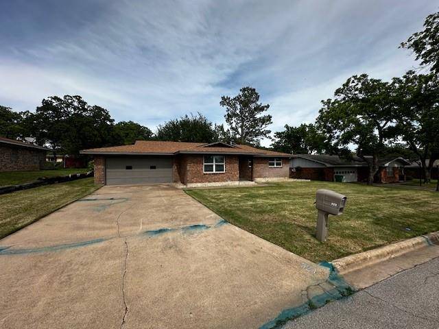 829 N Charlotte Avenue, Stephenville, TX 76401
