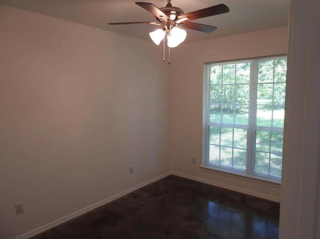 704 Seven Oaks Road, Bonham, TX 75418