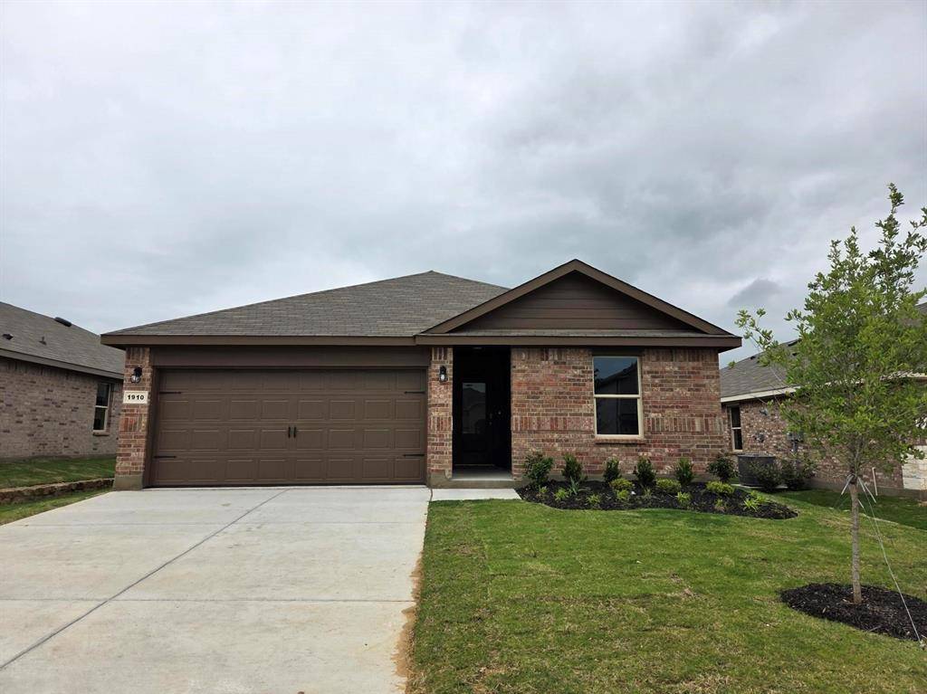 1910 CHEROKEE Lane, Cleburne, TX 76033