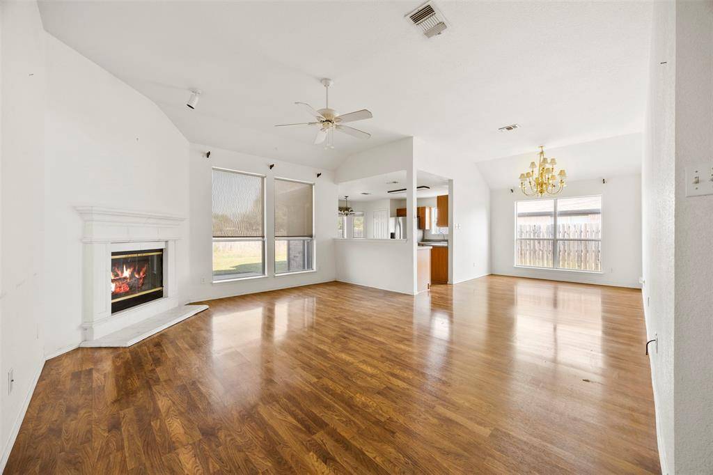 1021 Miles Avenue, Burleson, TX 76028