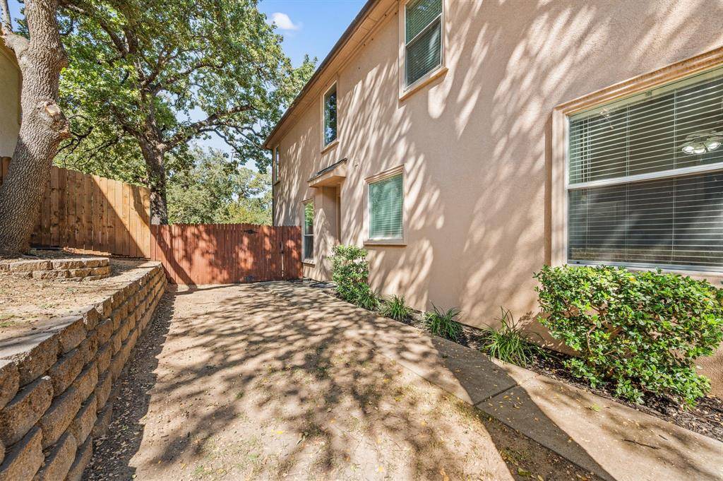 609 Rosemead Drive, Euless, TX 76039