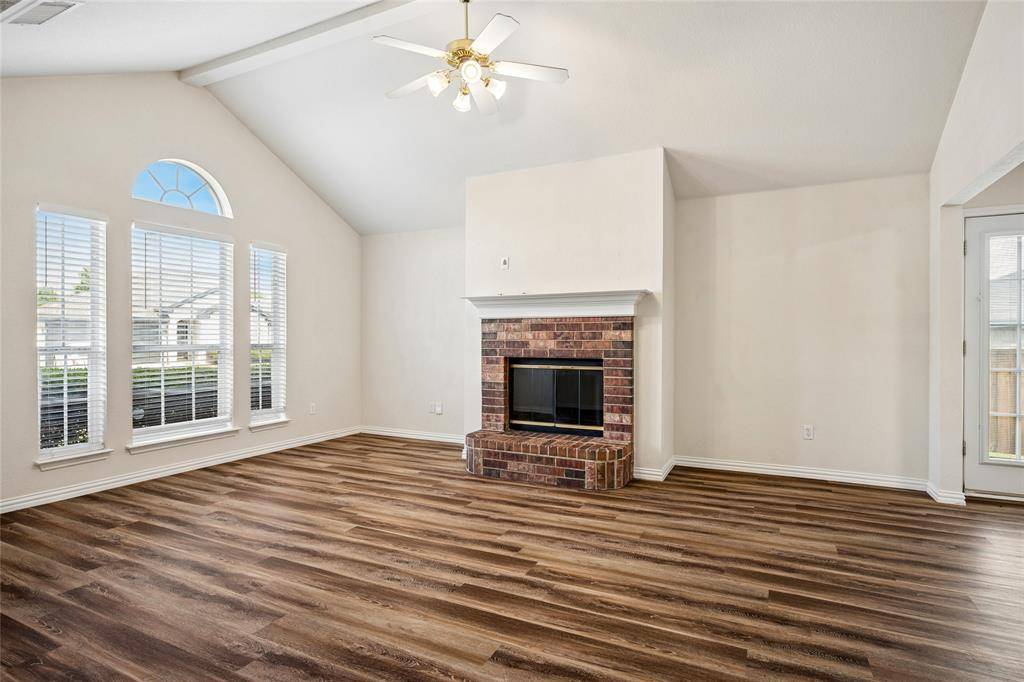 316 Matlock Meadow Drive, Arlington, TX 76002