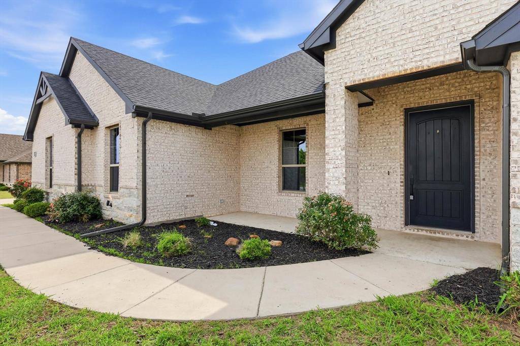 8190 Kassandra Drive, Sanger, TX 76266
