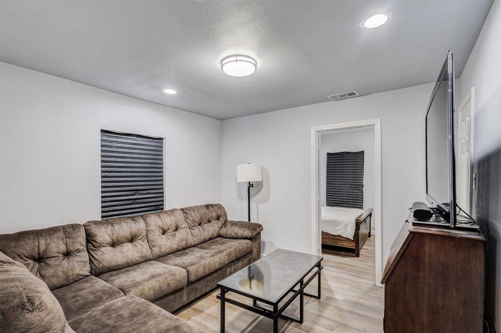 709 SW Dallas Street, Grand Prairie, TX 75051
