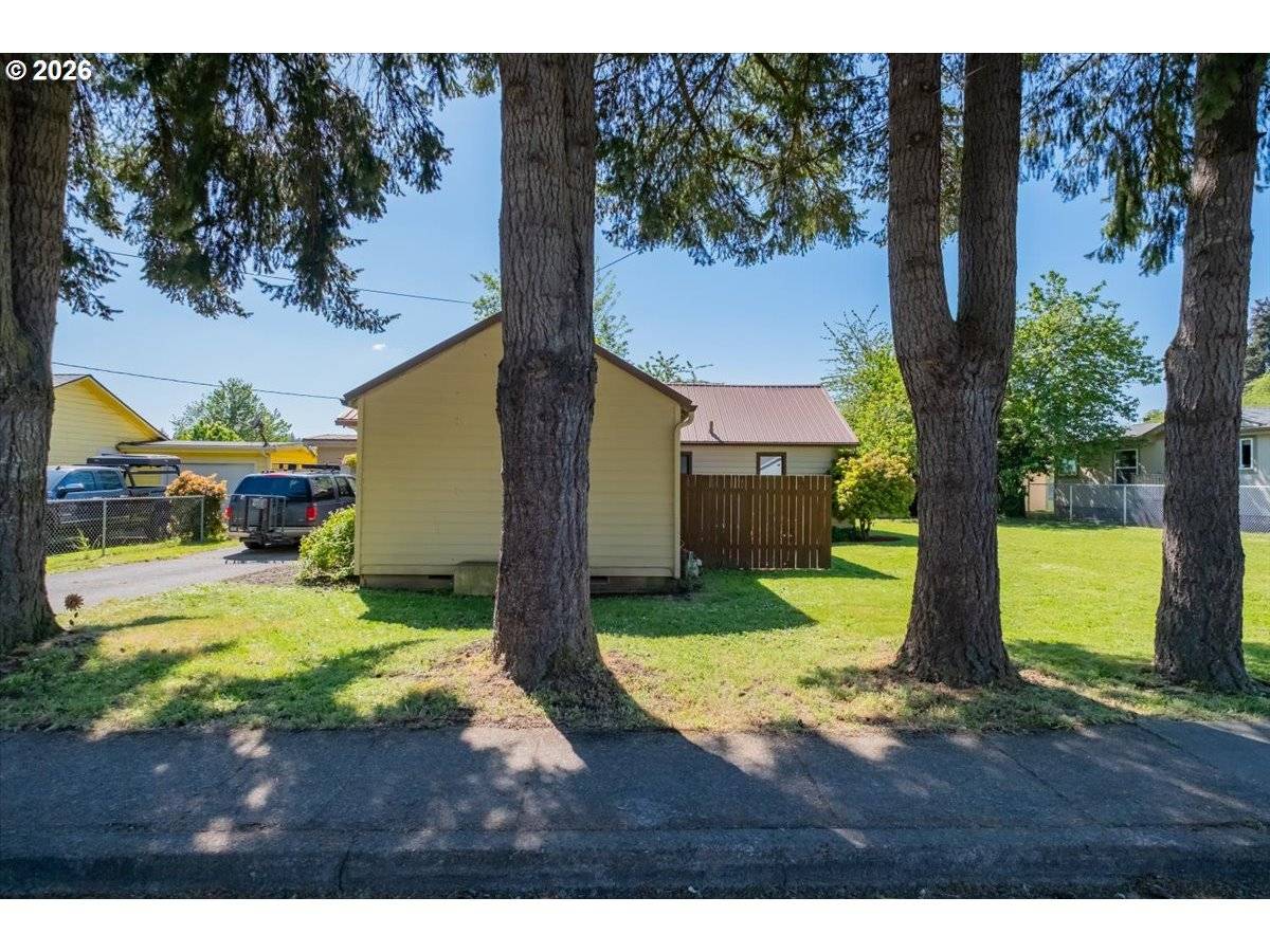 1044 23RD AVE, Sweet Home, OR 97386