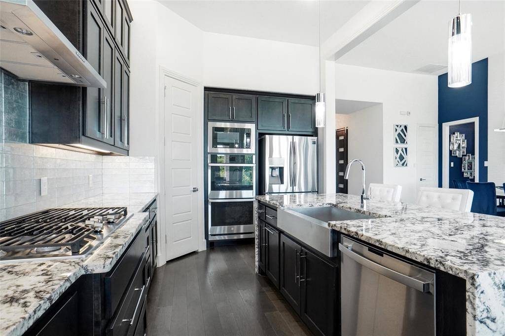 1300 Highpoint Way, Roanoke, TX 76262