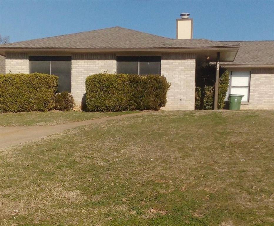 300 Shady Valley Drive, Mansfield, TX 76063