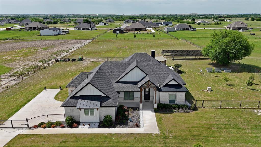 138 Chisos Drive, Decatur, TX 76234