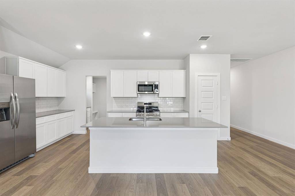 920 Mossy Oak Drive, Alvarado, TX 76009