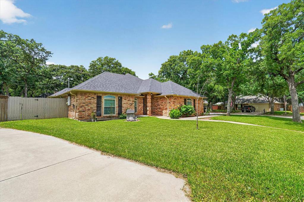 1000 Shady Hill Lane, Burleson, TX 76028