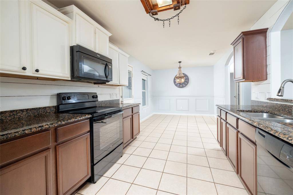130 Kincaid Drive, Sanger, TX 76266
