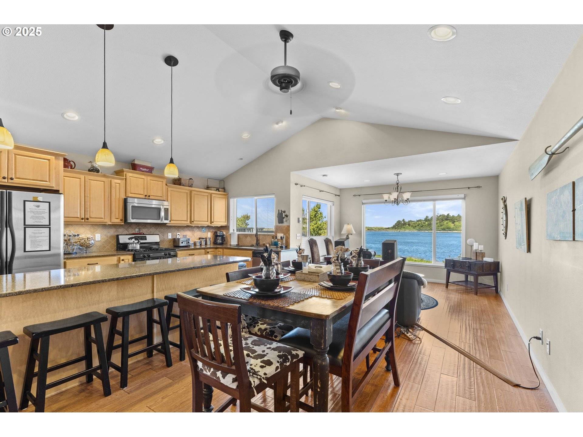 238 SW 27TH ST, Newport, OR 97365