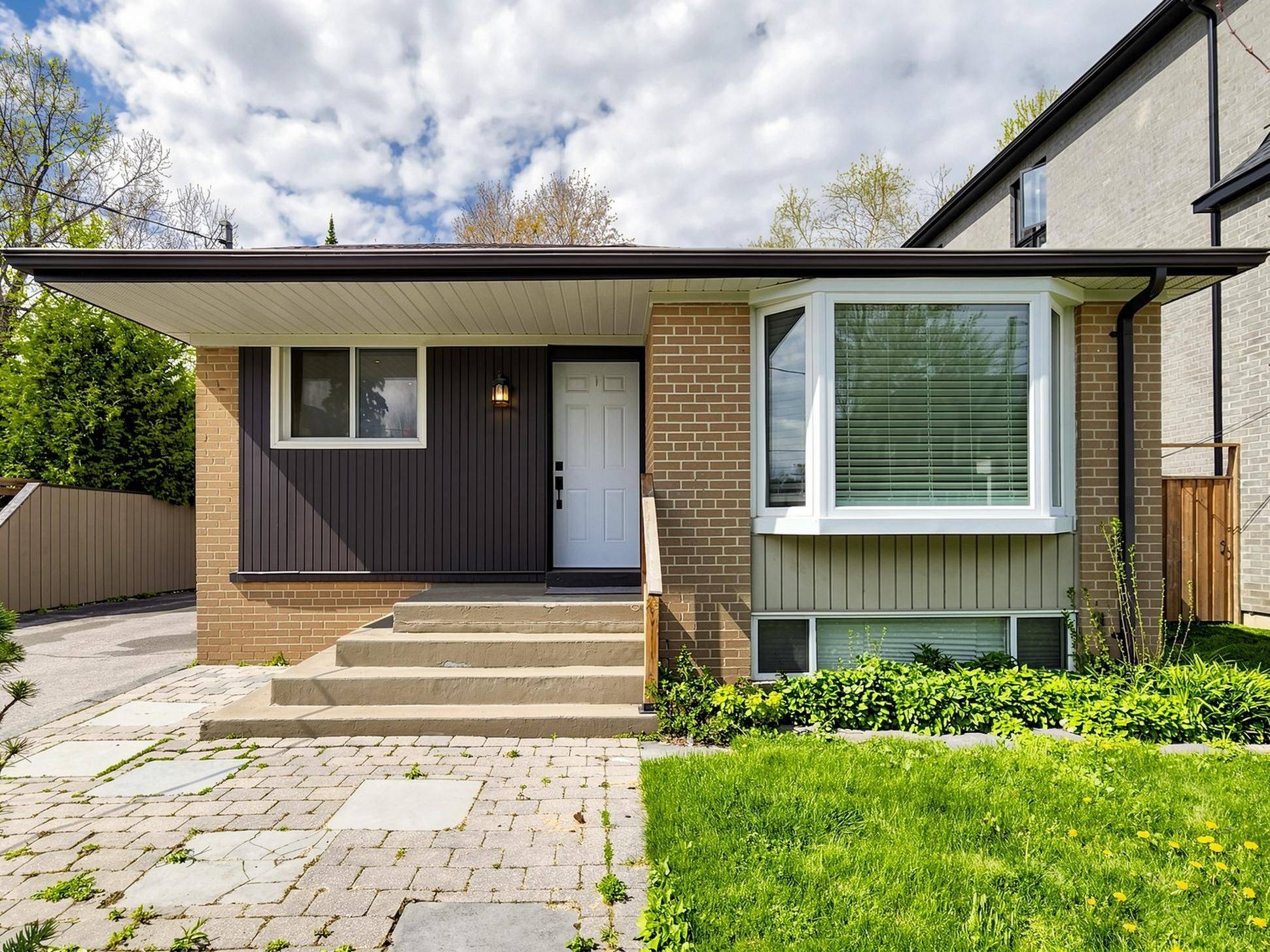 74 Child DR, Aurora, ON L4G 1Y7