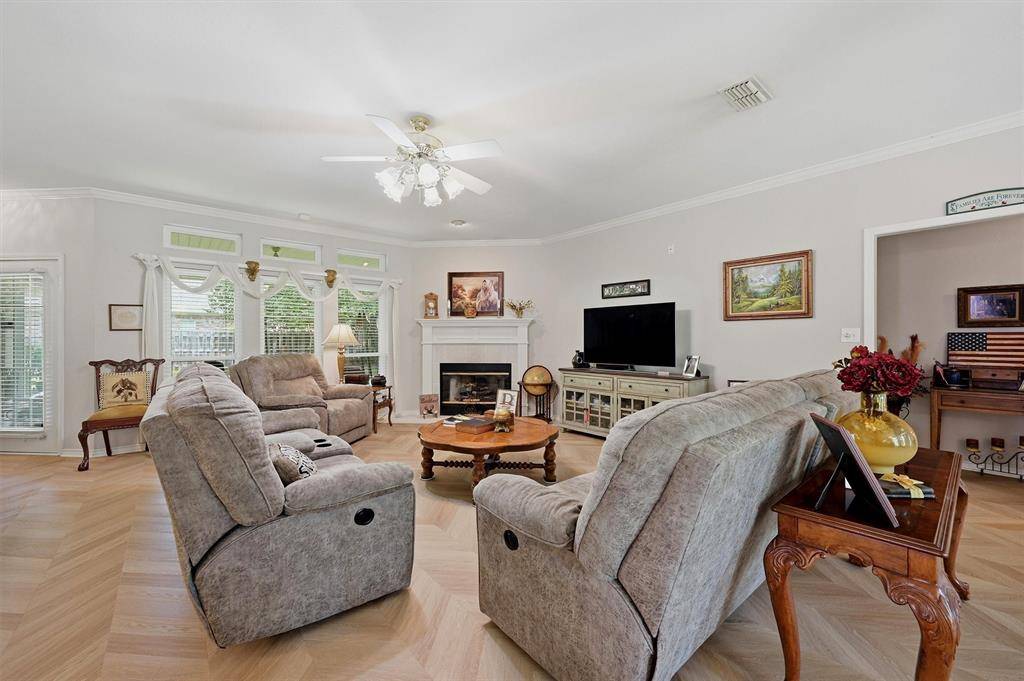 912 Wheeler Creek Drive, Gainesville, TX 76240