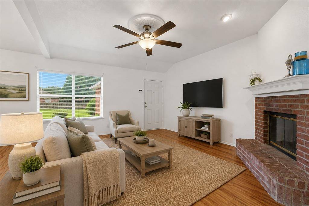 921 High Point Drive, Midlothian, TX 76065