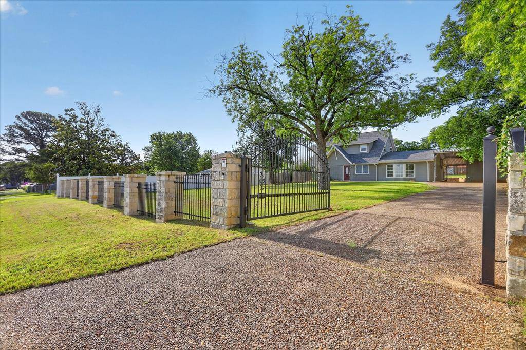 12410 Deeds Court, Azle, TX 76020