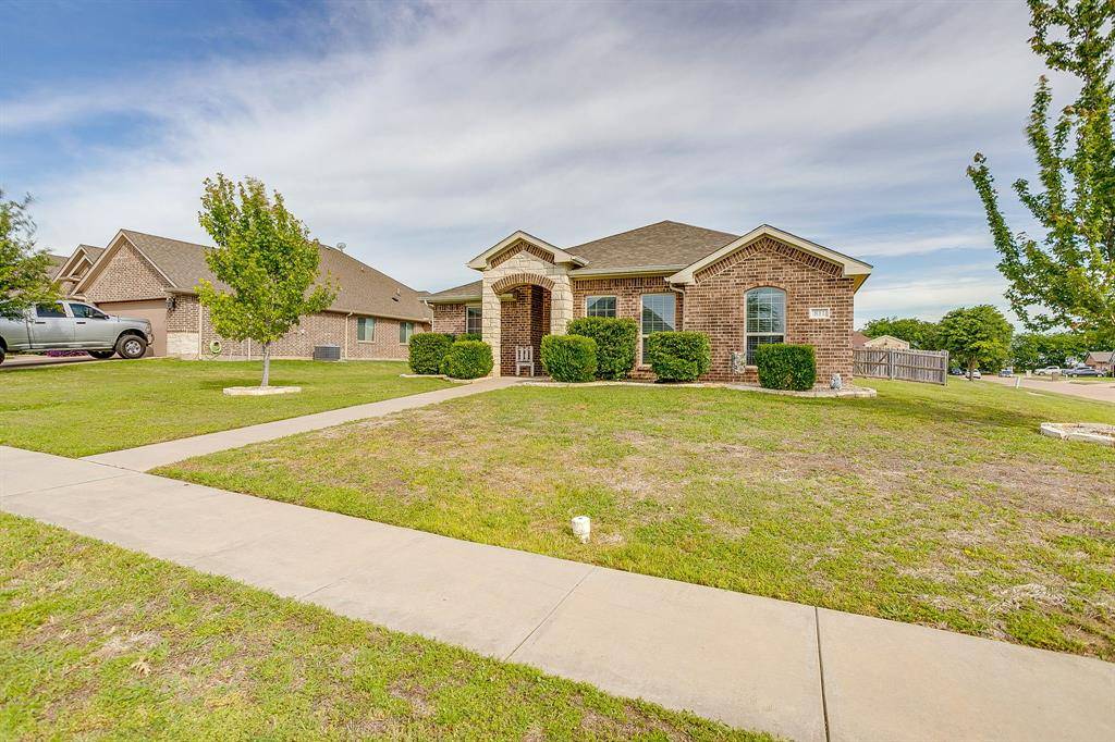 811 Carmen Ana Avenue, Grandview, TX 76050
