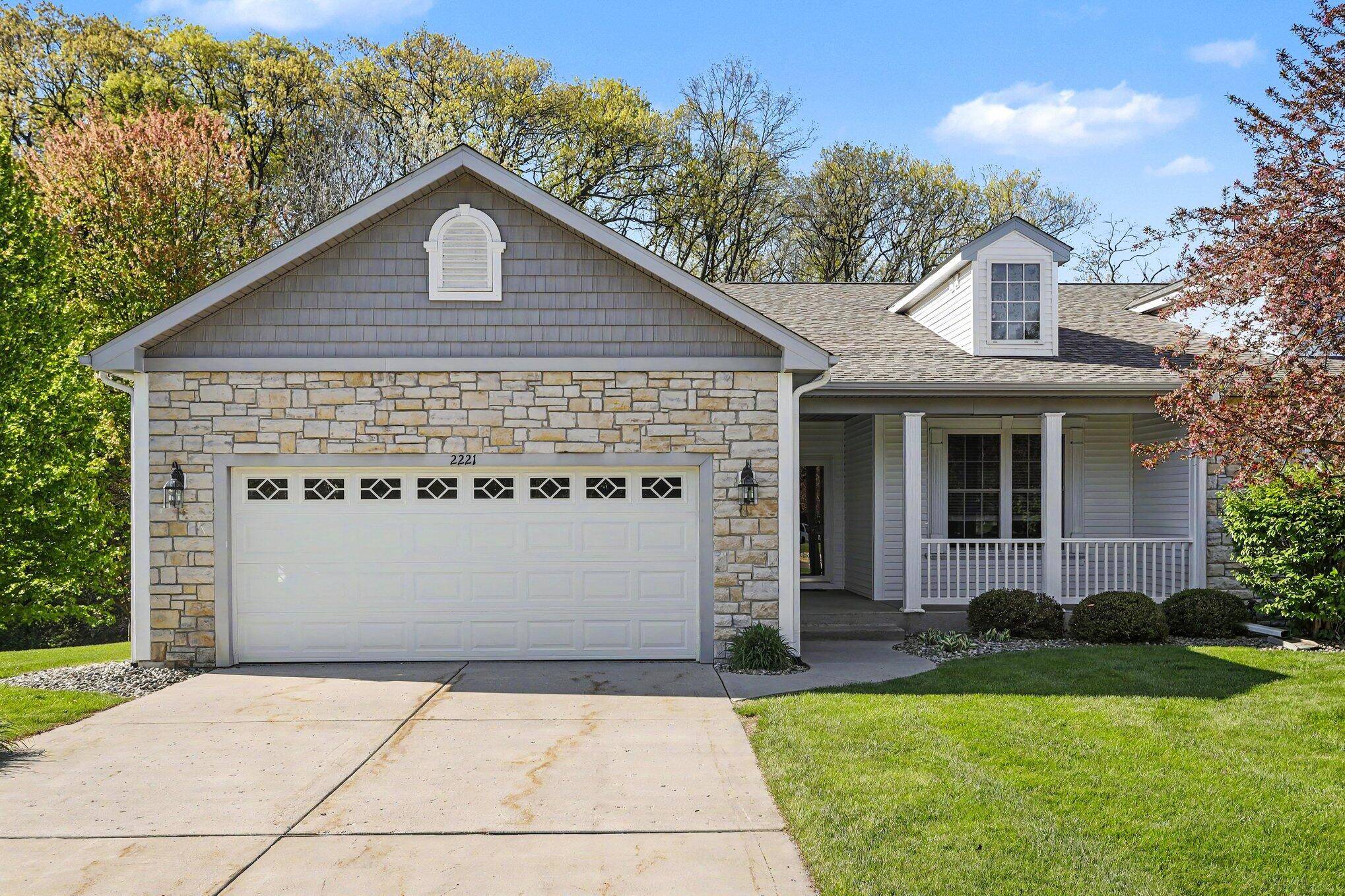 2221 Hunters Run, Comstock Twp, MI 49048