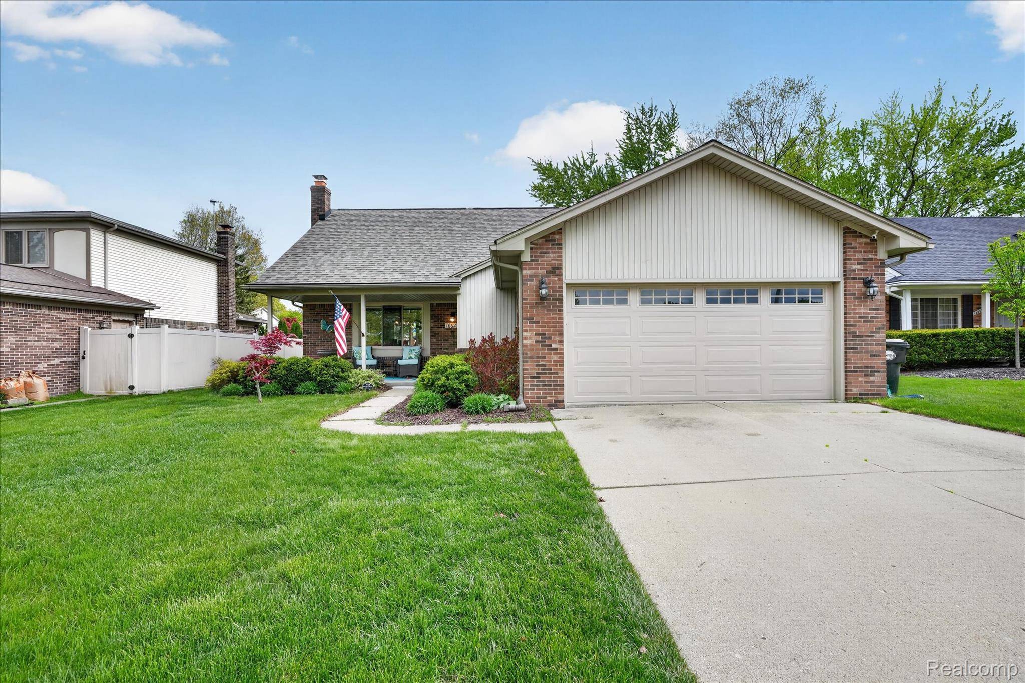 16621 Gatehouse DR, Woodhaven, MI 48183