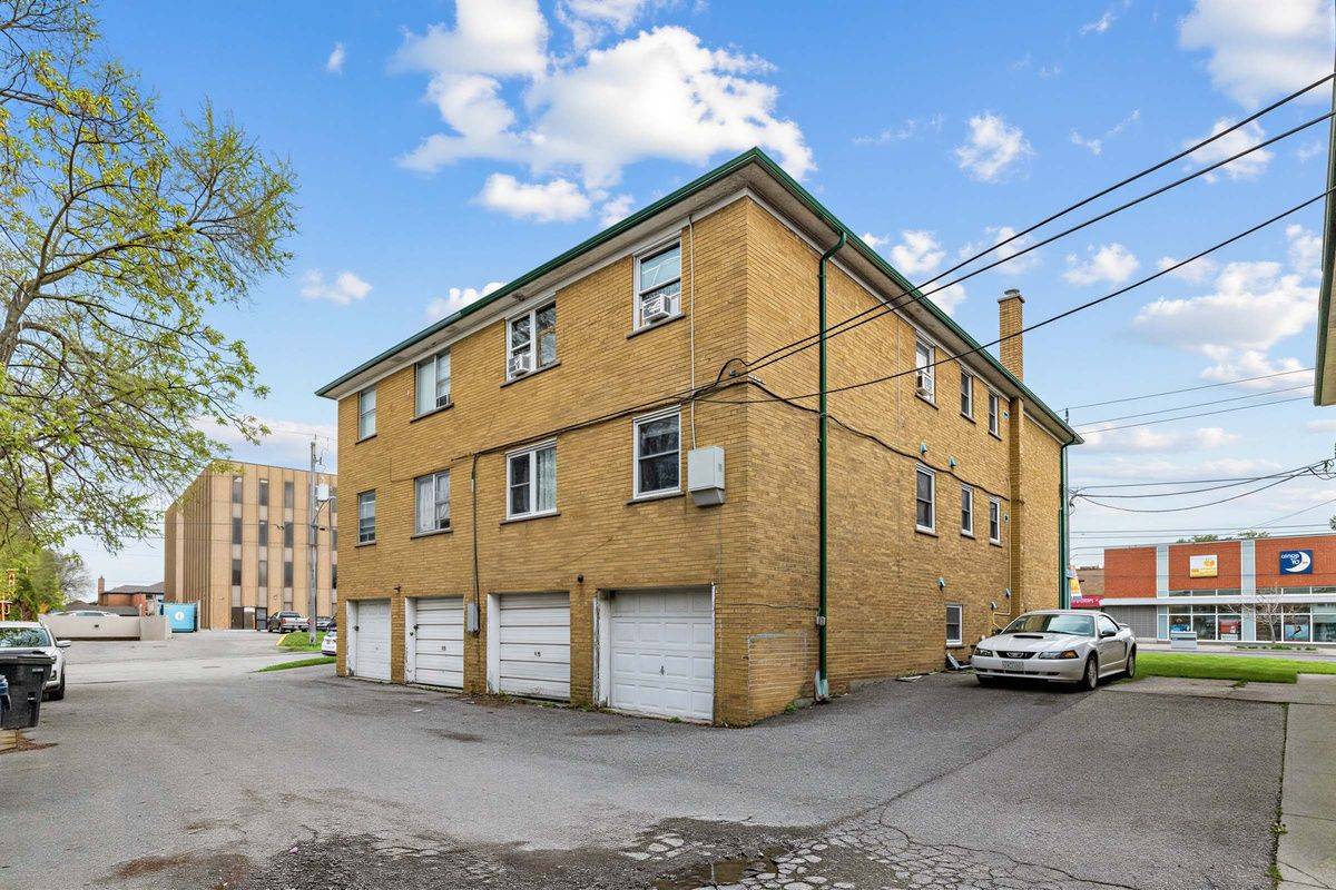 3867 Bathurst ST, Toronto C07, ON M3H 3N4