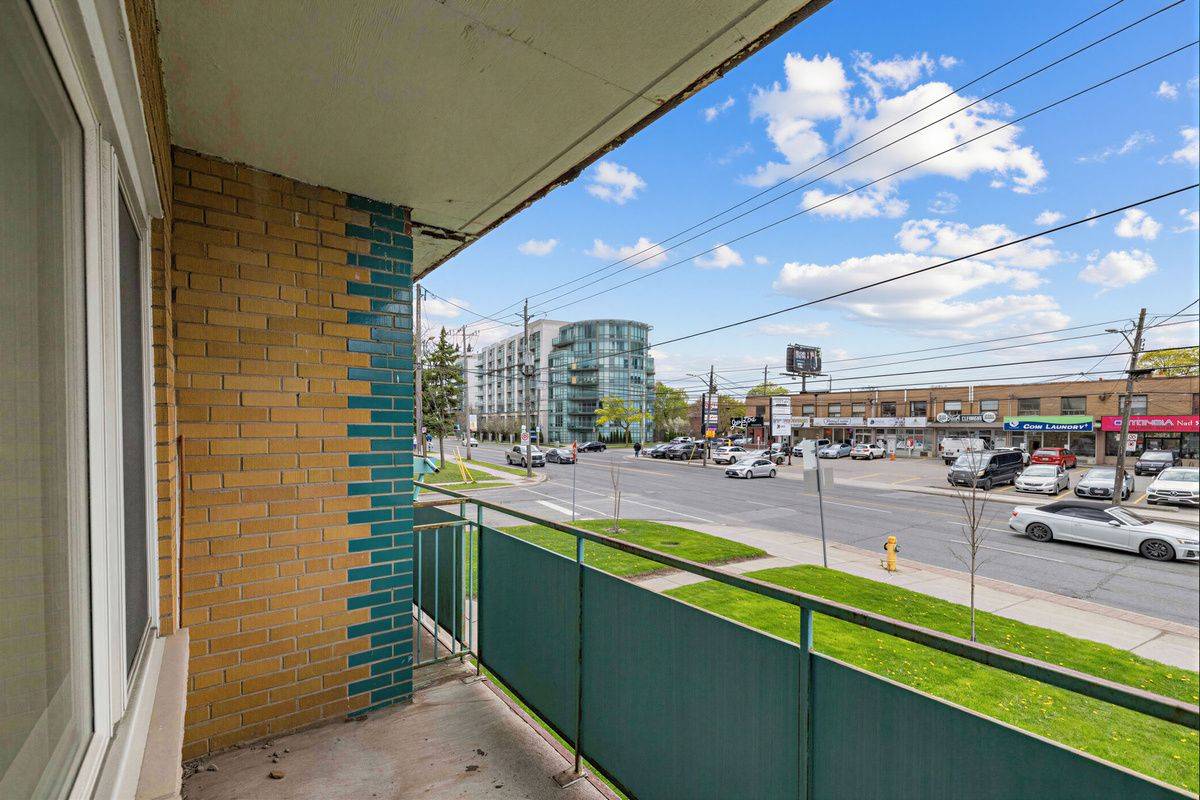 3867 Bathurst ST, Toronto C07, ON M3H 3N4