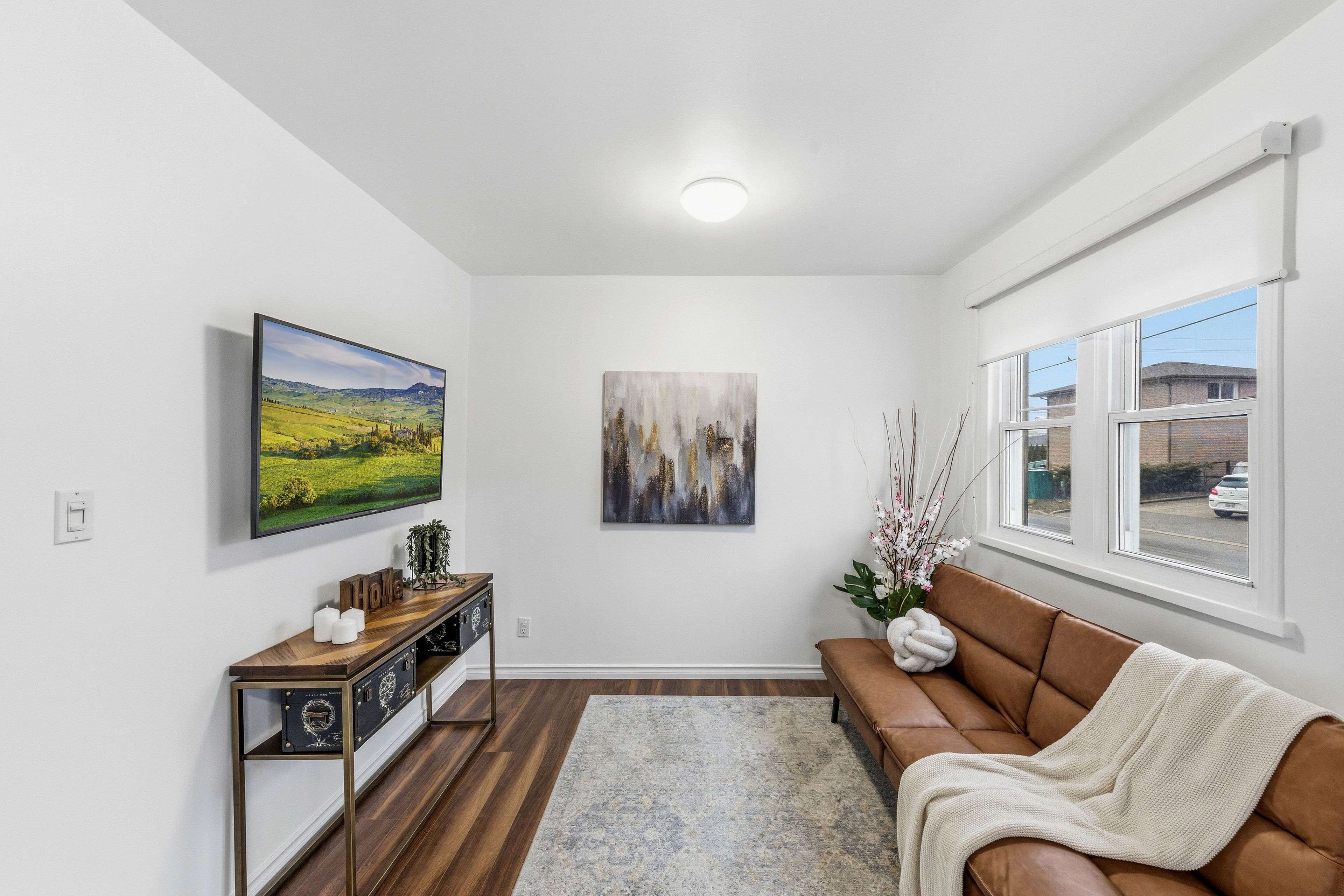 25 Bingham ST, Bradford West Gwillimbury, ON L3Z 1X1