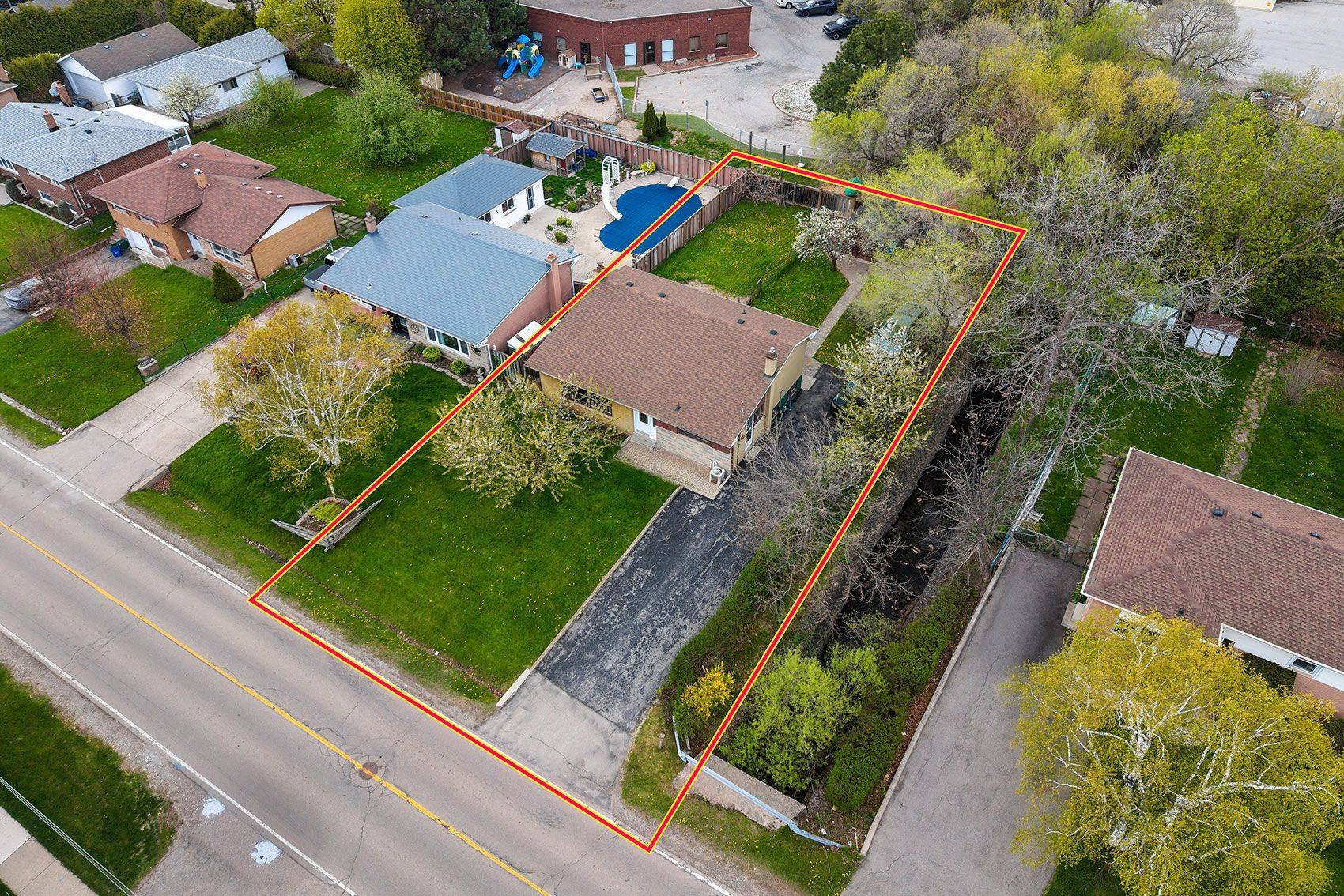 565 Pinegrove RD, Oakville, ON L6K 2C5