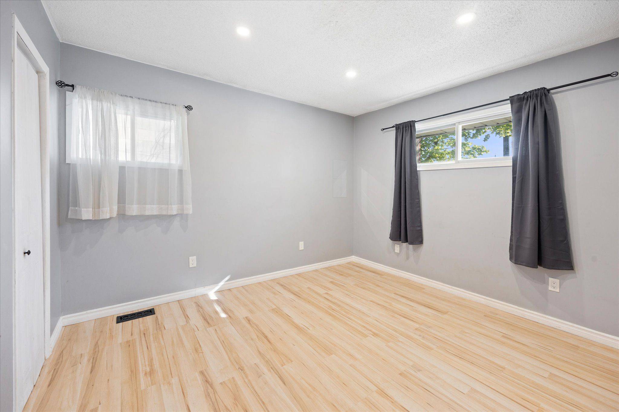 1515 Tourangeau RD, Windsor, ON N8Y 4J5