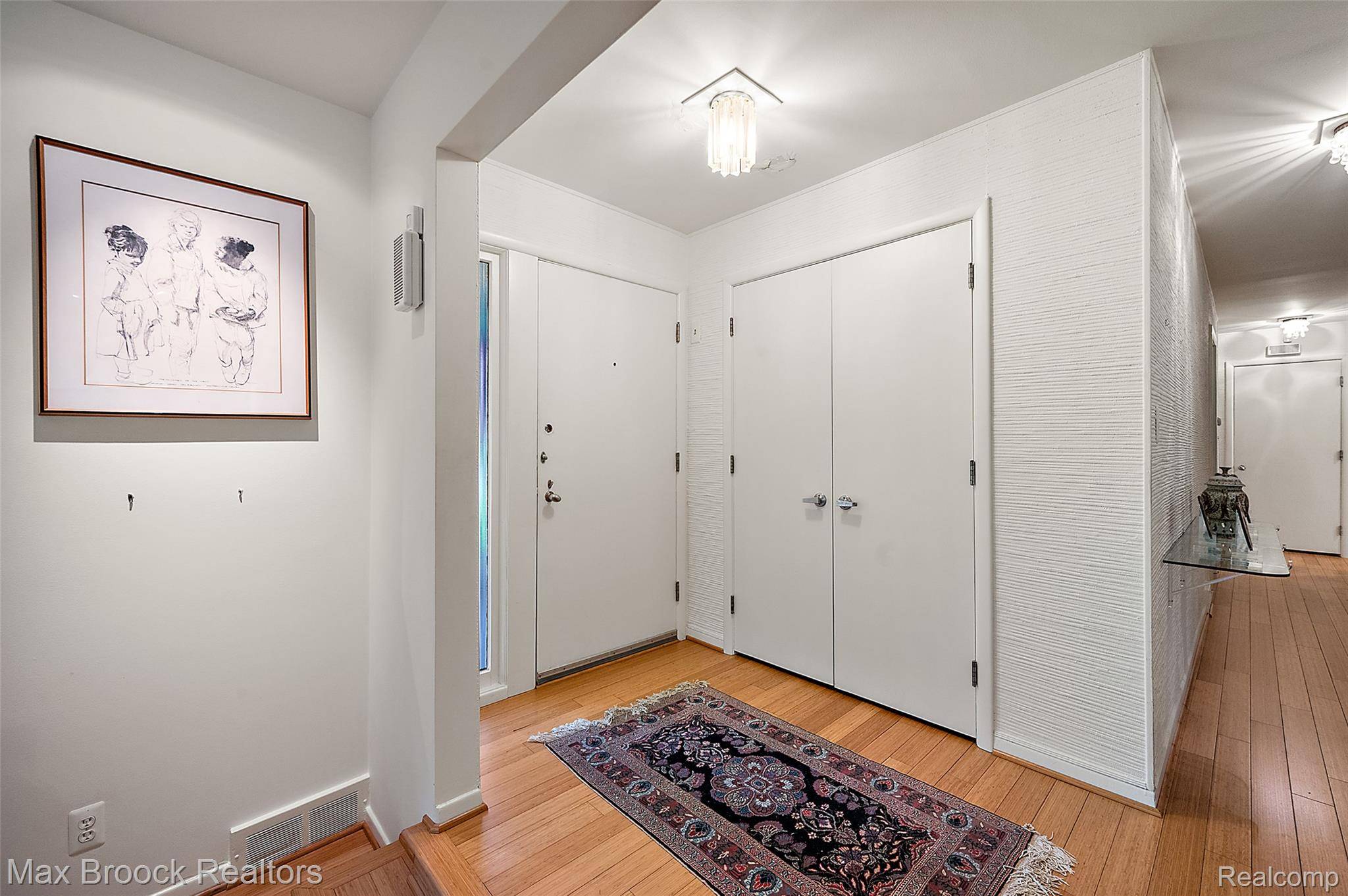 30400 Woodhaven LN, Beverly Hills Village, MI 48025