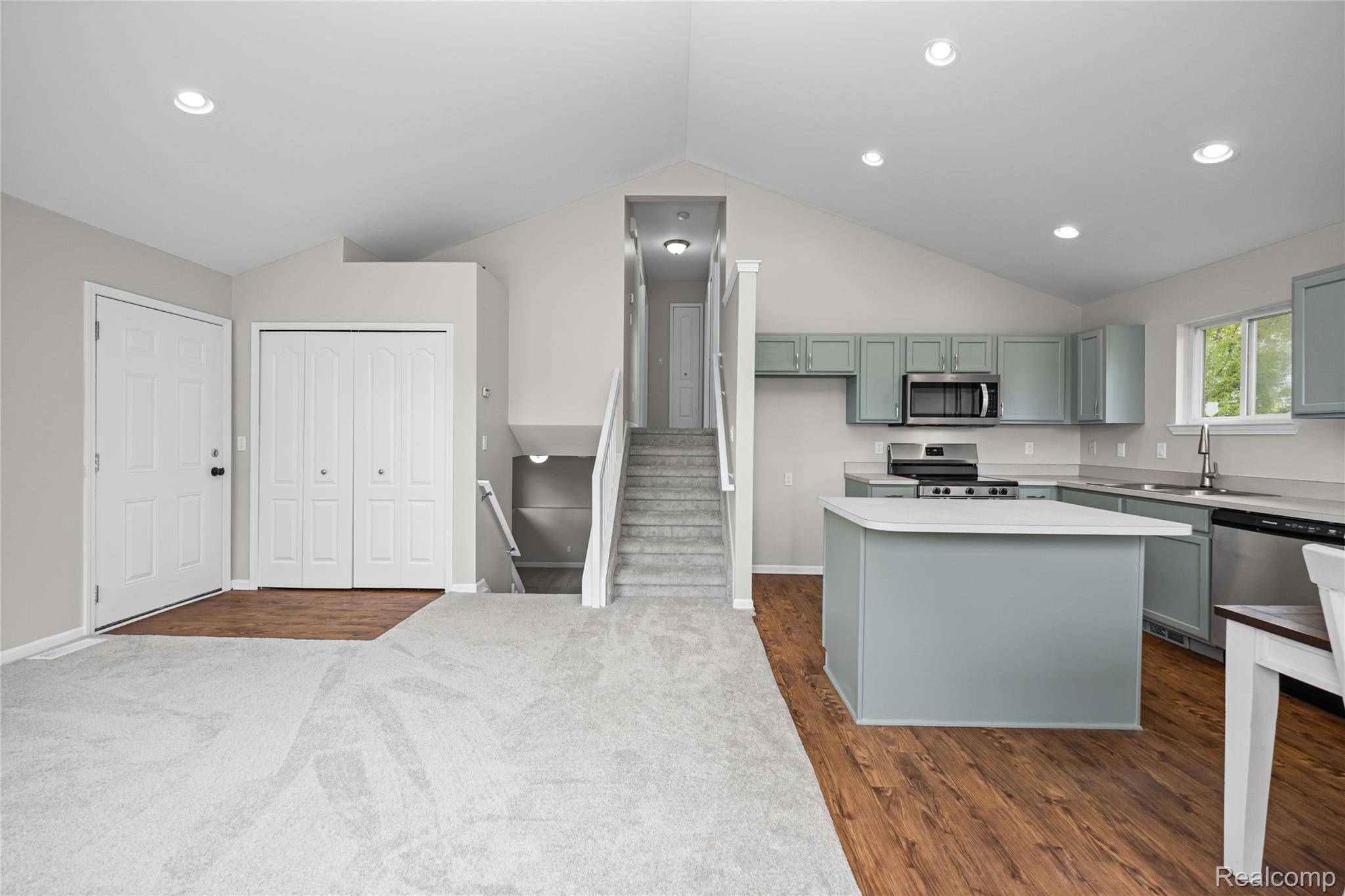 2660 Pontiac Lake RD, Waterford Charter Township, MI 48328