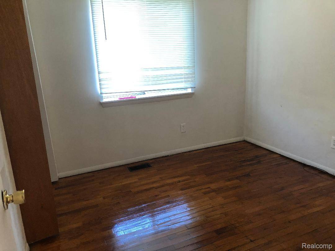 594 Colorado AVE, Pontiac, MI 48341