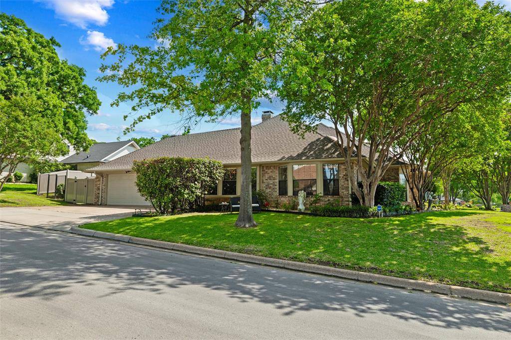 6004 Lakehurst Drive, Arlington, TX 76016