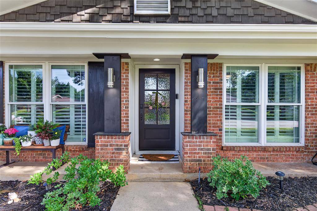 1917 Mesquite Trail, Hurst, TX 76054