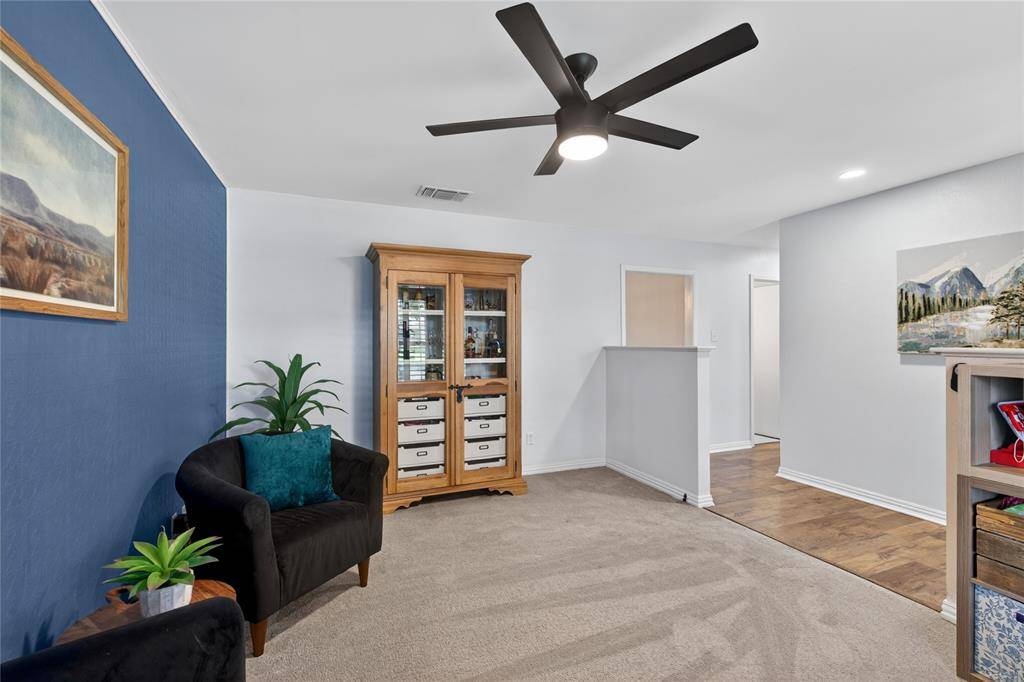 1917 Mesquite Trail, Hurst, TX 76054