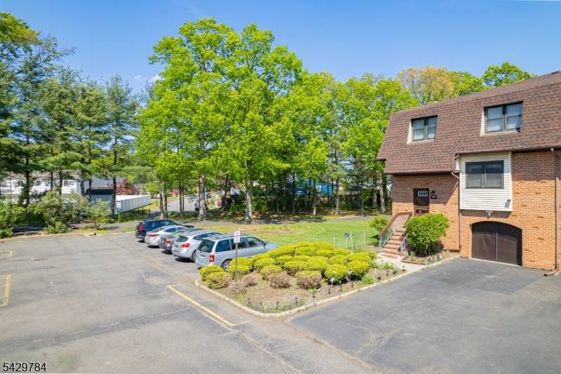 1401 N Oaks Blvd, North Brunswick Twp., NJ 08902
